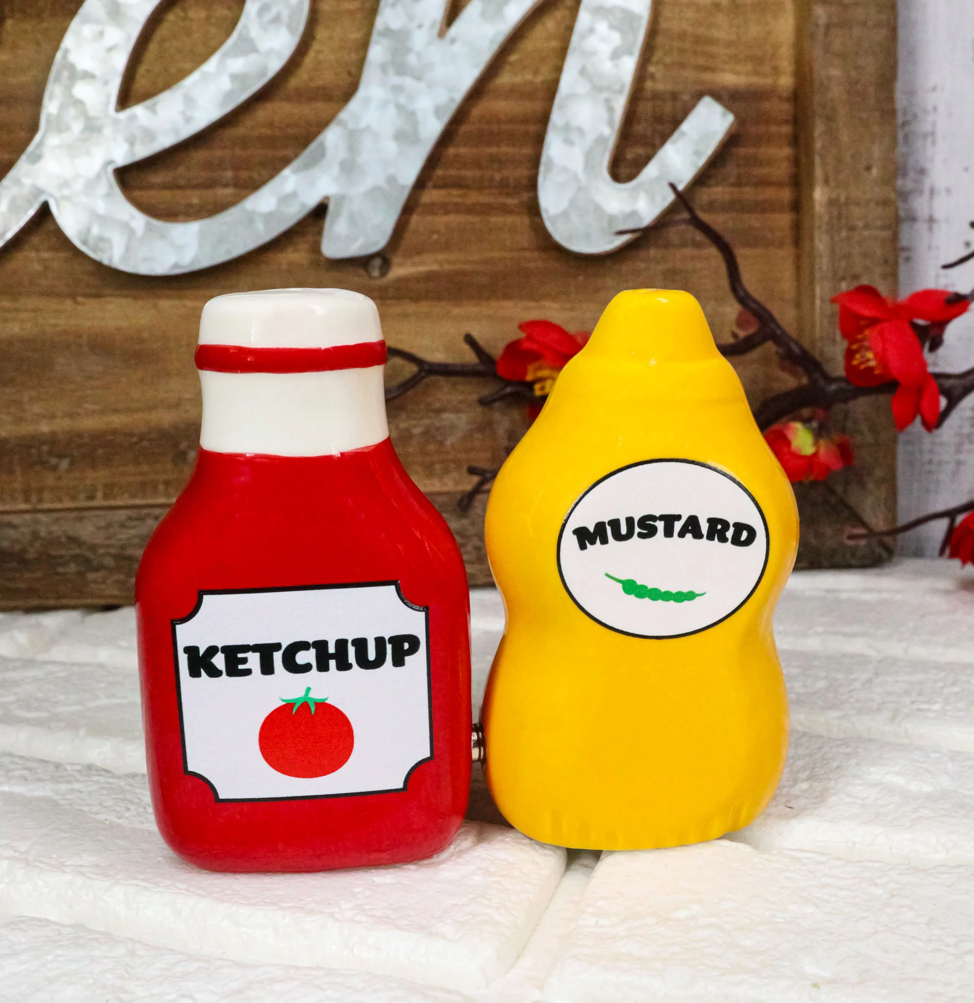 All American Red Ketchup And Yellow Mustard Ceramic Salt And Pepper Shakers Set - Image 8