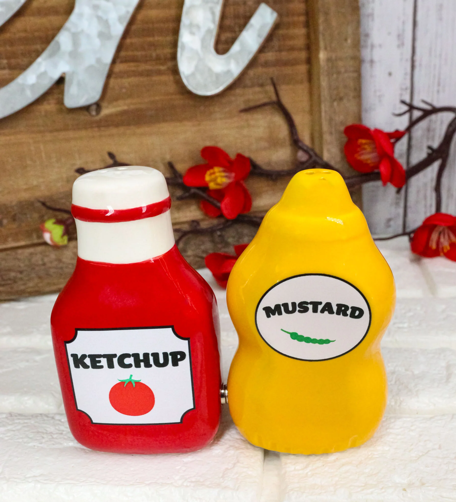 All American Red Ketchup And Yellow Mustard Ceramic Salt And Pepper Shakers Set - Image 9