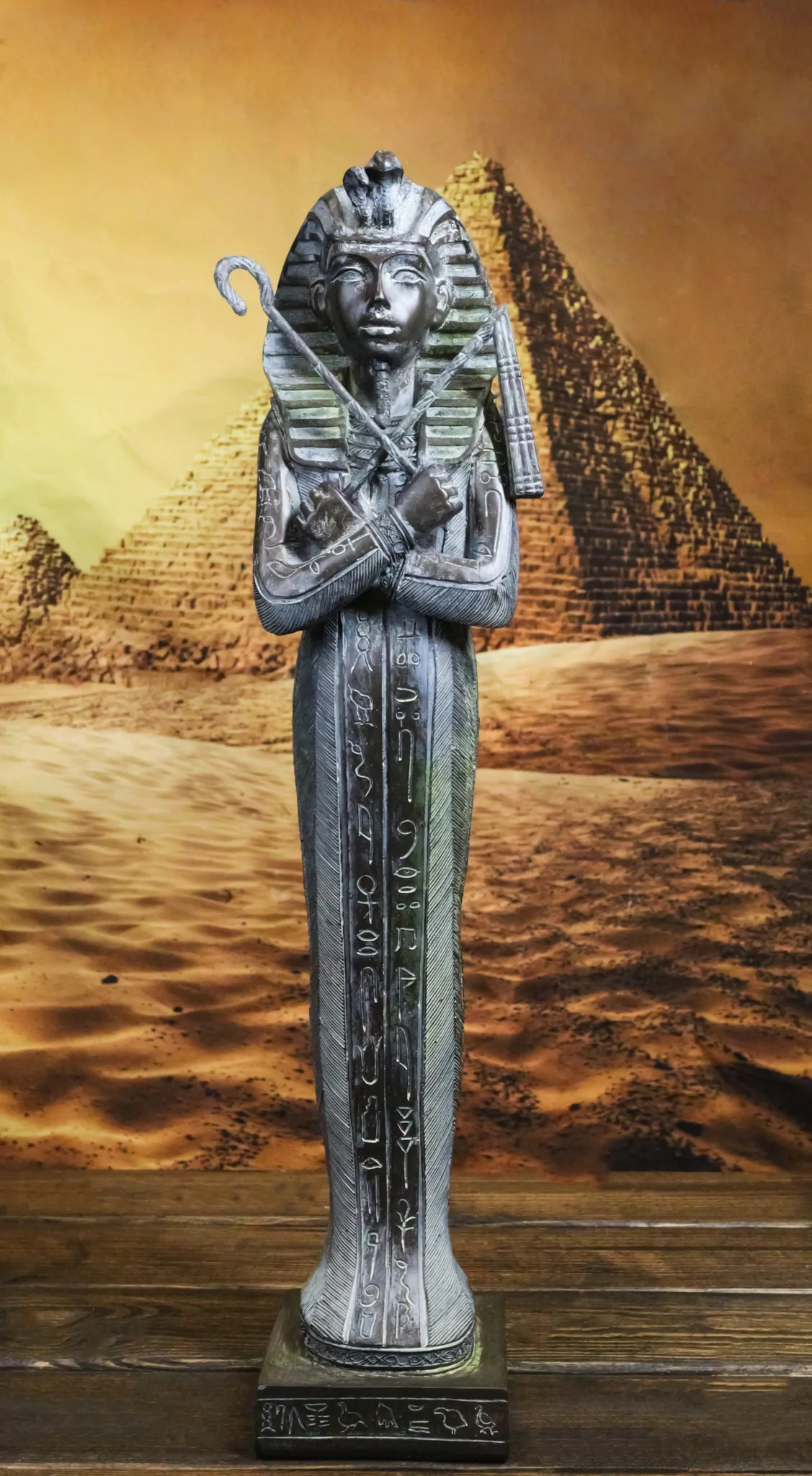 Ancient Egyptian Pharaoh Sarcophagus Mummy With Crook and Flail Figurine 16"H - Image 8
