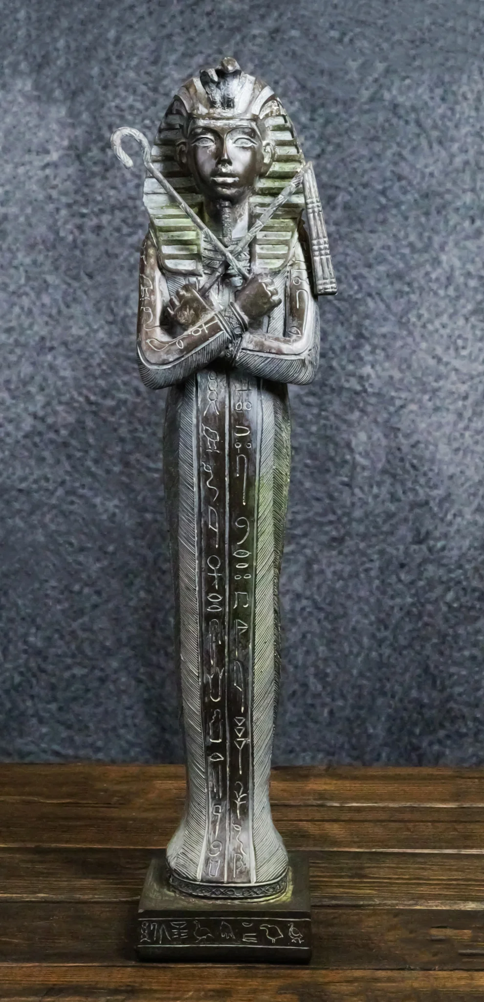 Ancient Egyptian Pharaoh Sarcophagus Mummy With Crook and Flail Figurine 16"H - Image 9