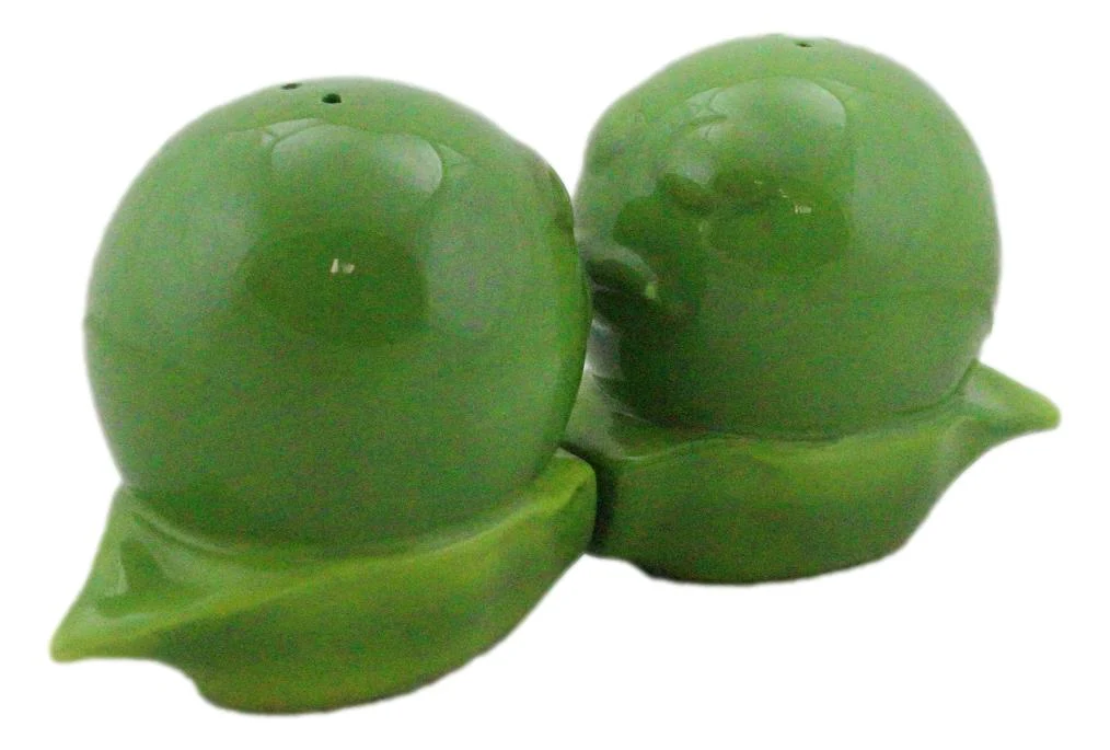 For The Love Of Vegetables 2 Green Peas In A Pod Kissing Salt Pepper Shakers Set - Image 5