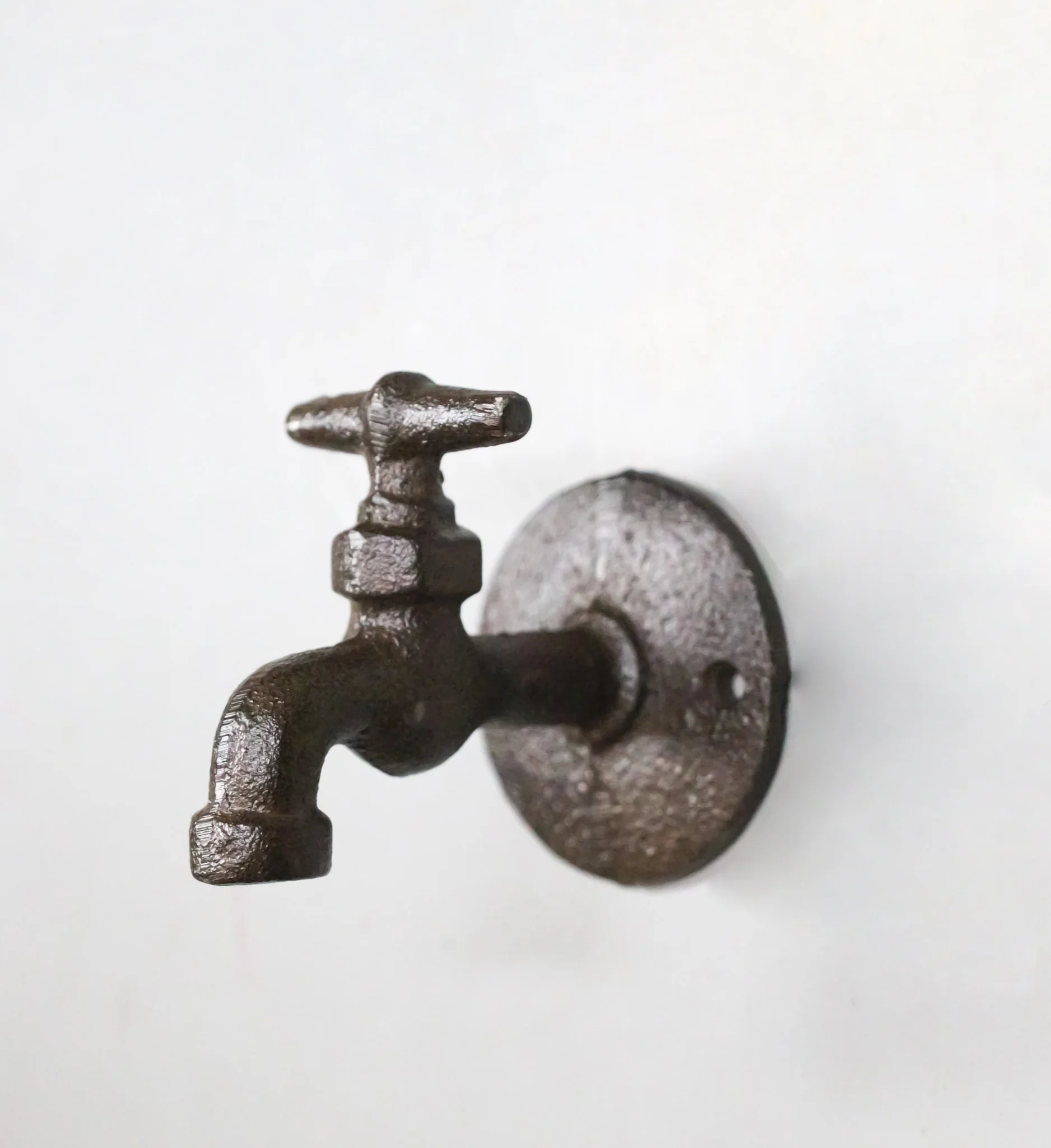 Pack of 4 Cast Iron Rustic Farmhouse Sink Water Faucet Spigot Wall Coat Hooks - Image 9