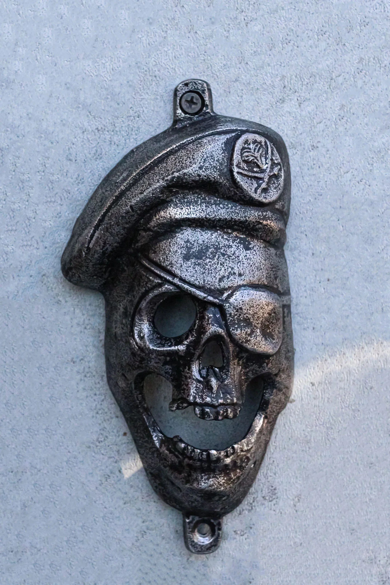 Silver Bone Chilling Pirate Buccaneer Skull Skeleton Wall Beer Bottle Cap Opener - Image 9