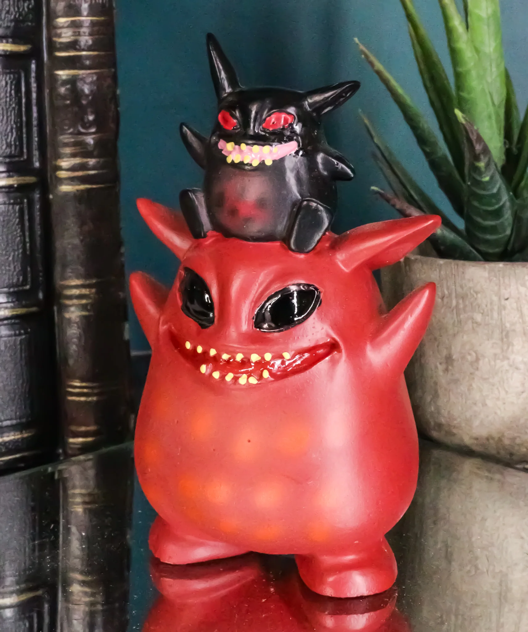 Underbedz Red Devil Umbie Monster With Fitz The Black Devil Protégé Figurine - Image 9