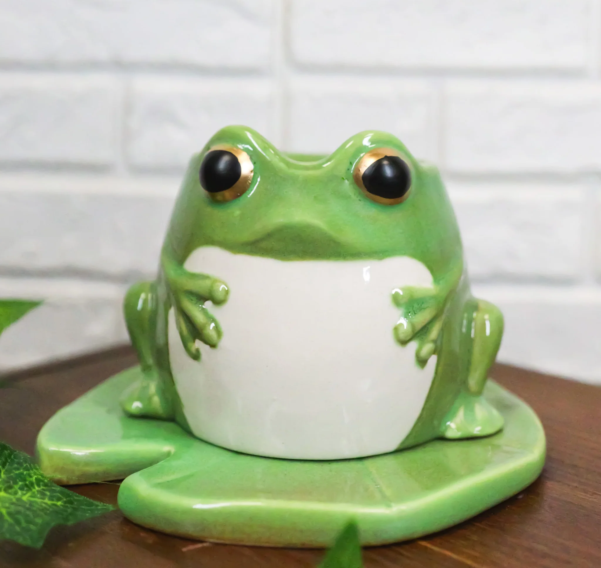 Whimsical Green Toad Frog On Lily Pad Ceramic Essential Oil Warmer Candle Holder - Image 10