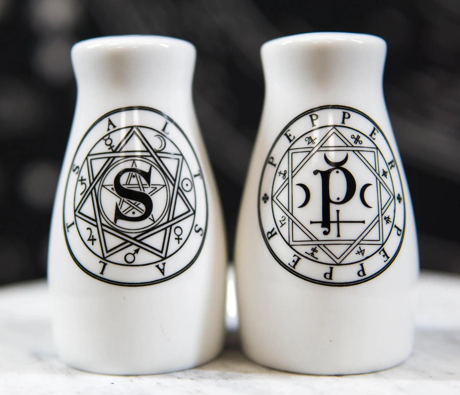 Wicca Sacred Geometry Pentacles Crescent Moons Ceramic Salt n Pepper Shakers Set - Image 4